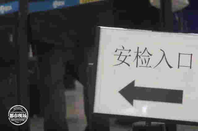 男子在飛機(jī)上抽電子煙，落地后傻眼了：以為過(guò)了安檢就能抽 